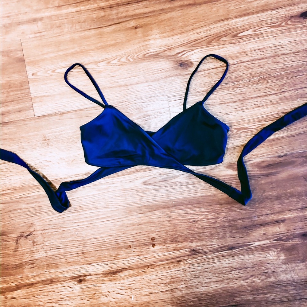 Brandy Melville Crisscross black bikini top